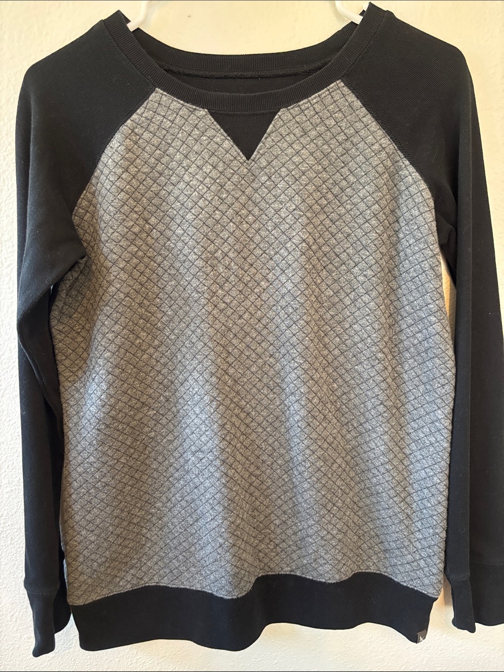 Eddie Bauer Gray Quilted Front Raglan Sweatshirt Black Sleeves Legendwash -619sk